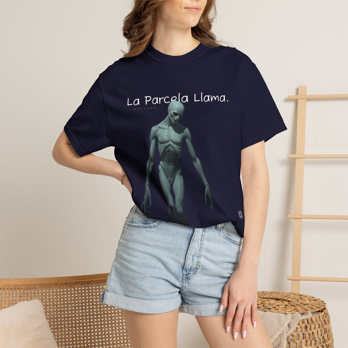 Camiseta Gráfica Unisex "Pallid — La Parcela Llama" | Negro o Azul Marino Comfort Colors